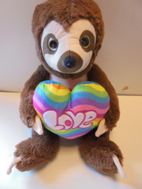 dia 17 pluche Luiaard Love bruin 45 cm prijs per stuk