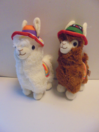 pluche Lama met hoed 30 cm 2 kleur prijs per stuk