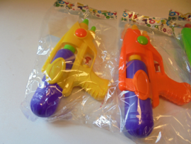 Water pistool mix kleur afm 25 cm prijs per stuk