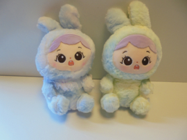 pluche pop 24 cm 2 kleur prijs per stuk