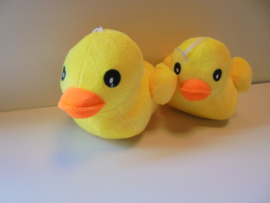 pluche gele zwem eend  met zuig nap 21 x 15 cm  prijs per stuk