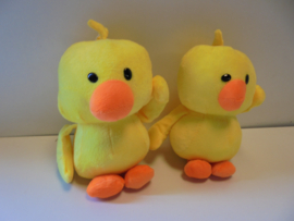 pluche eend zittend met zuig nap 18 x 13 cm prijs per stuk