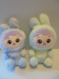 pluche pop 24 cm 2 kleur prijs per stuk