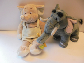pluche olifant set T31 -2 stuks  25-30 cm prijs per set a 2 stuks