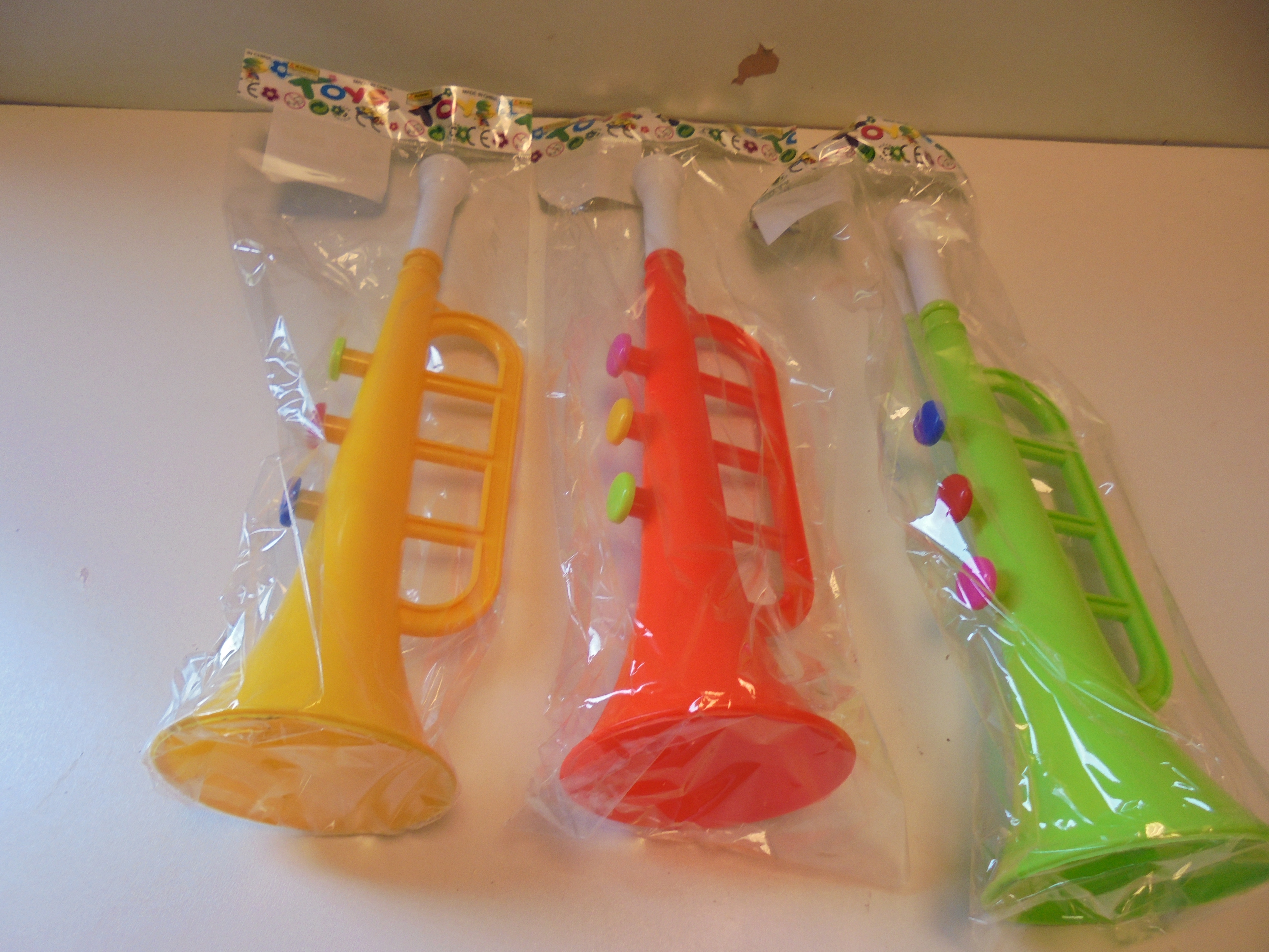 Trompet 35 cm 3 kleur  prijs per stuk