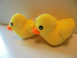 pluche gele zwem eend  met zuig nap 21 x 15 cm  prijs per stuk