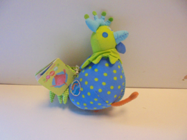 pluche Bacladi Kip met piep geluid 15x17 cm prijs per stuk