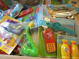 Peppa Pig een doos vol speelgoed 100 stuks assorti prijs per doos a 100 stuks