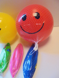 Smiley bal 22-24 cm 5 kleur prijs per stuk