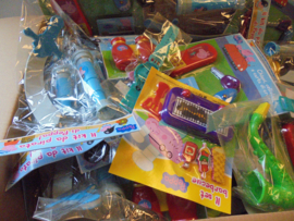 Peppa Pig een doos vol speelgoed 100 stuks assorti prijs per doos a 100 stuks