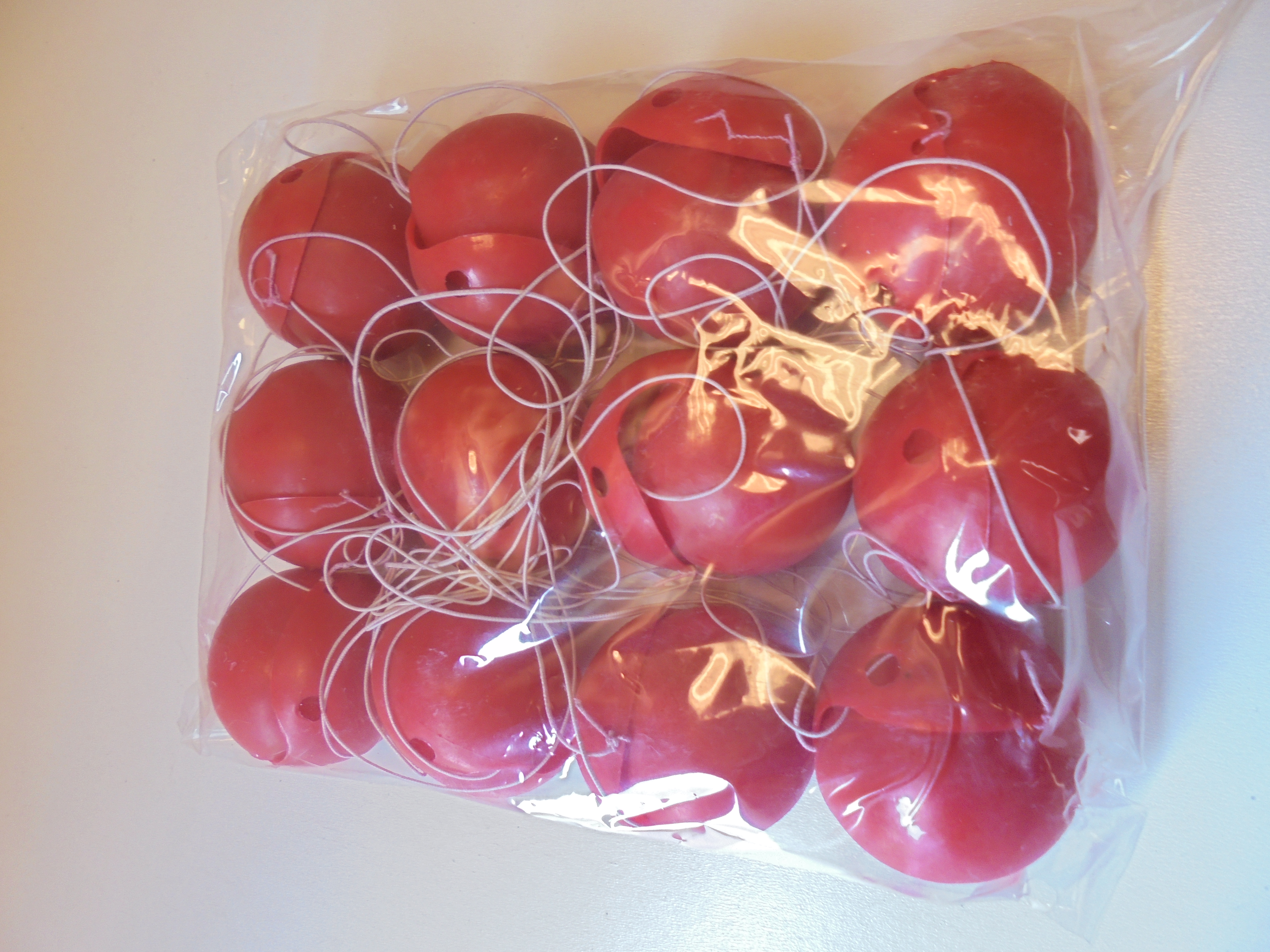 Clownsneus rood met elastiekje 24 stuks in zak prijs per zak a 24 stuks