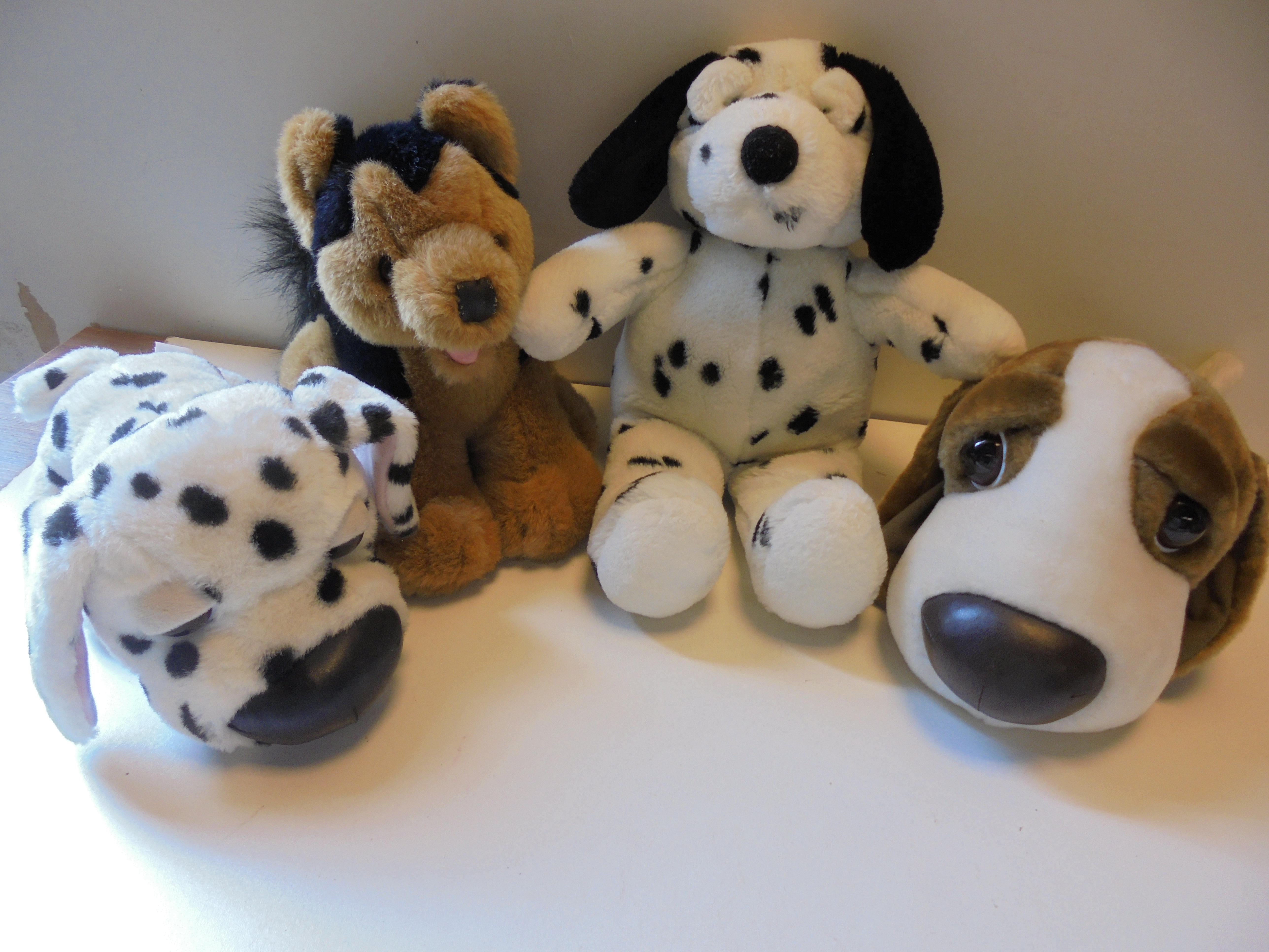 pluche hond set T55- 4 stuks 25-30- cm prijs per set a 4 stuks