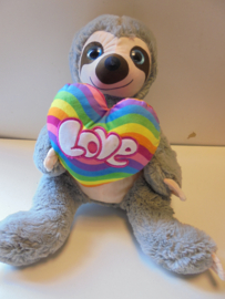 dia 16 pluche Luiaard Love grijs 45 cm prijs per stuk