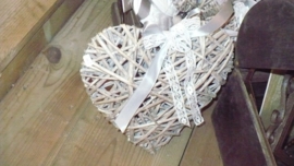 rotan hart met lint en kant verkocht!!