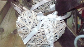 rotan hart met lint en kant verkocht!!