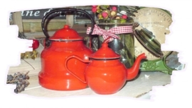 Ketel en theepotje van rood emaille !! verkocht!!