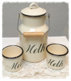 Emaille melkbus met mokken verkocht