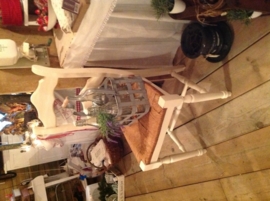 Brocante stoelen verkocht