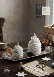 Deluxe Homeart LED Dennenappelkaars met Real Flame Wit
