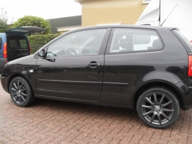 VW Polo met 16`` Rial Milano Titanium en 205 45 16 banden