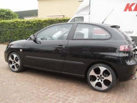 ibiza met 17`` Golf GTI Velgen en 205 40 17