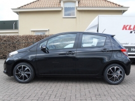 Toyota Yaris met 16`` Rial Lugano BP