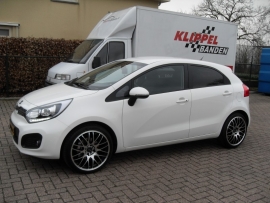 KIA Rio met 18`` Tenzo R M-Type2 Machined met 215/40-18 Toyo T1-S