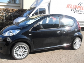 Peugeot 107 met 15`` Xtreme x12 en 195 45 15 Falken 914