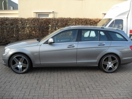 mercedes C-klasse met 235-35/19 Falken 453
