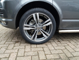 20''x8.5 et38  GMP Reven met 255/40R20
