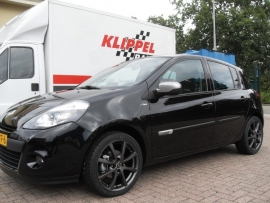 Renault Clio met 17`` Borbet LV4 en 215 40 17 Falken914