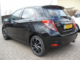 Toyota Yaris met 16`` Rial Lugano BP