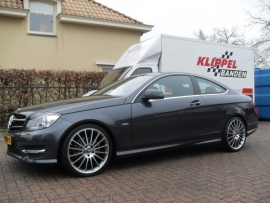 Mercedes C Coupe met Eibach verlaging en 19`` AMG Velgen