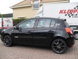 Renault Clio met 17`` Borbet LV4 en 215 40 17 Falken914