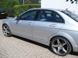 Mercedes C klasse met 18`` Replica AMG