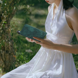 BoekCover Hoes Etui voor Samsung Galaxy A17 - A27 - A26 -  Groen  -  Vlinders -  Reliëf
