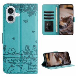 BookCover Hoes Etui voor iPhone 16  -  Turquoise  - Katten op muurtje - Reliëf