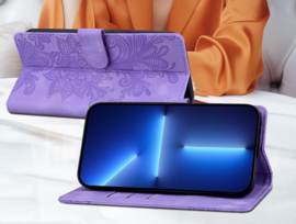 BookCover Hoes Etui Mapje voor Samsung Galaxy A56 - A36  -  Lila   -  Bloem Reliëf