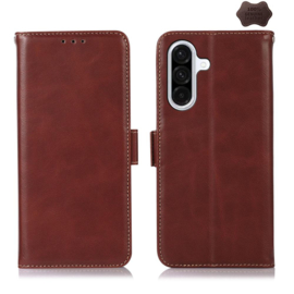 Lederen BoekCover Etui Hoes voor Samsung Galaxy A57  -  Bruin  - V1