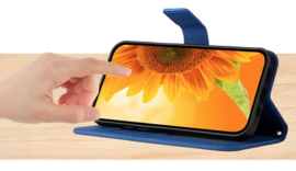Hoes - Etui - Tas voor Samsung Galaxy A36  -  A56   Met Schouder - Draagkoord -  Blauw -  Zonnebloem Reliëf