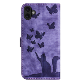 BookCover Hoes Etui voor Apple iPhone 17  -  Vlinders en Kat  -  Paars   - Reliëf