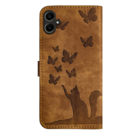 BookCover Hoes Etui voor Samsung Galaxy A06 - A07  -  Vlinders en Kat  - Bruin  - Reliëf