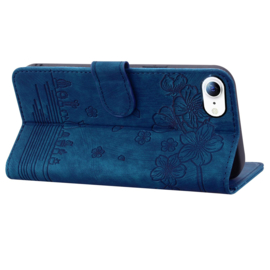 BookCover Hoes Etui voor Apple iPhone 16e  -  Blauw - Bloemen Kat - Reliëf