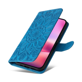 BookCover Hoes Etui voor iPhone 16  -  Blauw  - Bloem-Motief in Reliëf