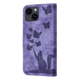 BookCover Etui Hoes voor iPhone 15  -  Paars - Vlinders en Kat - Reliëf