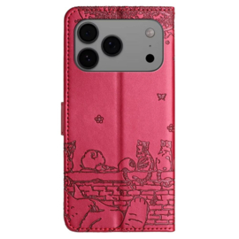 BookCover Hoes Etui voor Apple iPhone 17 Pro Max  - Rood  - Katten op muurtje - Reliëf