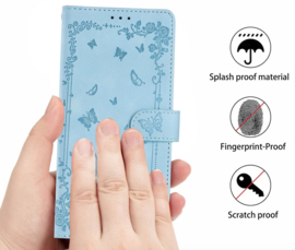 BoekCover Hoes Etui voor Samsung Galaxy A37 - A36 - A56 -  Lichtblauw  -  Vlinders -  Reliëf