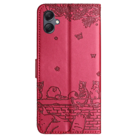 BookCover Hoes Etui voor Samsung Galaxy A06  -   Rood   - Katten op muurtje - Reliëf