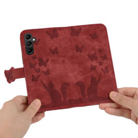 BookCover Hoes Etui voor Samsung Galaxy A56 - A36  -  Vlinders en Kat  - Rood  - Reliëf