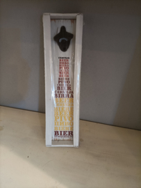 M82 (47.) Fles opener op plank